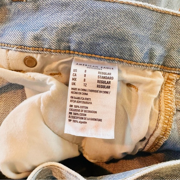 American Eagle Distressed Mom Jeans US8R - Picture 3 of 4
